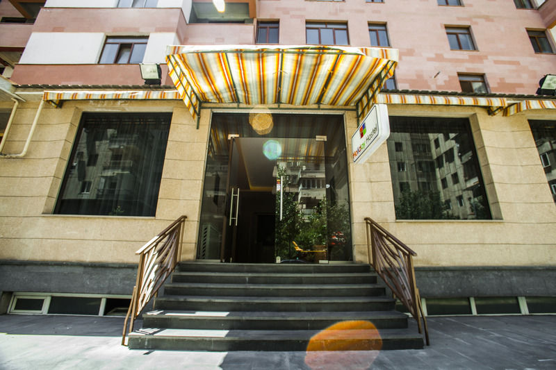 Holiday Hotel & Hostel Єреван Екстер'єр фото