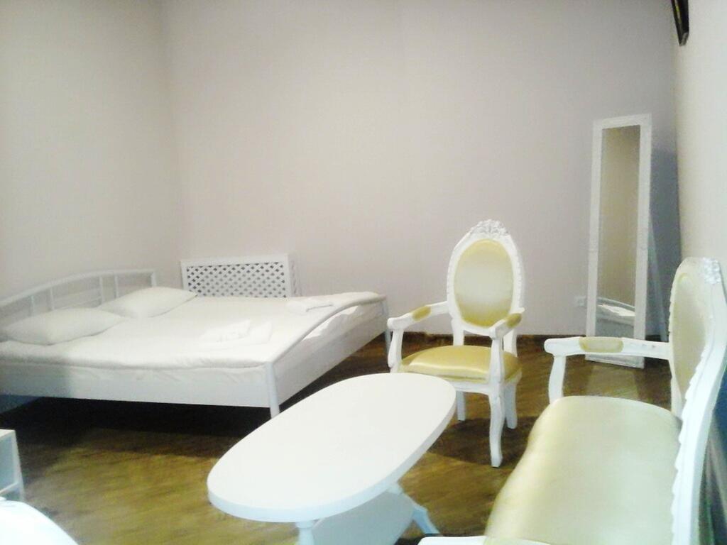 Holiday Hotel & Hostel Єреван Екстер'єр фото