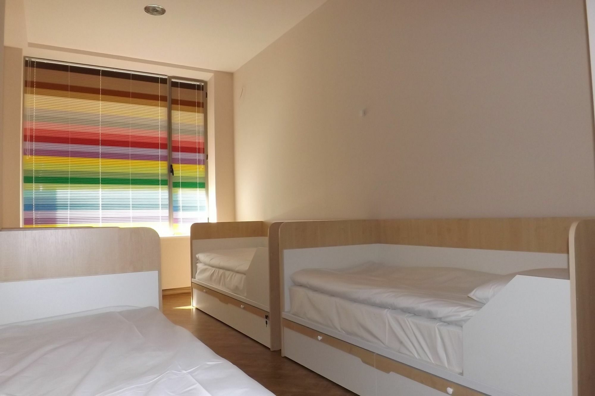 Holiday Hotel & Hostel Єреван Екстер'єр фото